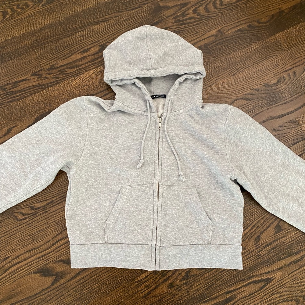 BRANDY MELVILLE grey cropped zip up hoodie